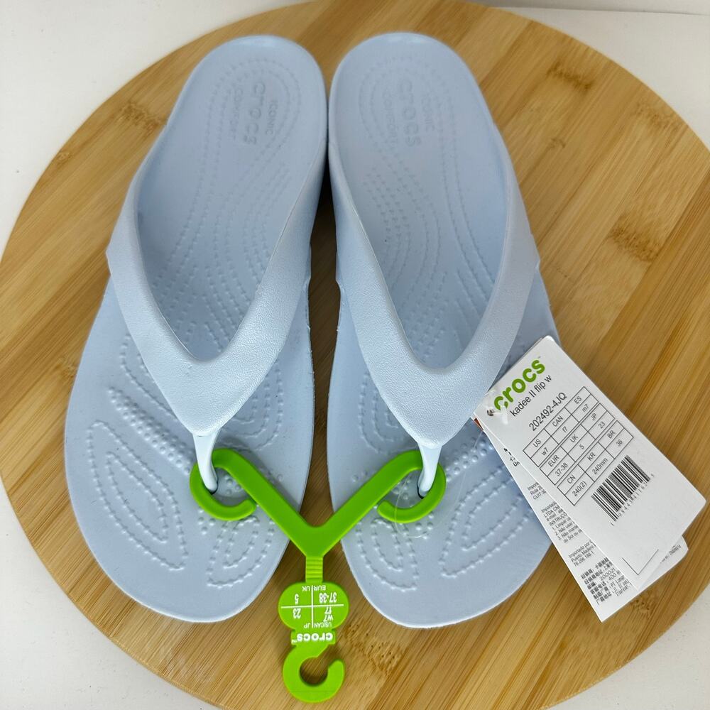 Crocs Kadee II Flip Flops Thong Sandals Comfort Light Blue Slip On Womens 7 NEW
